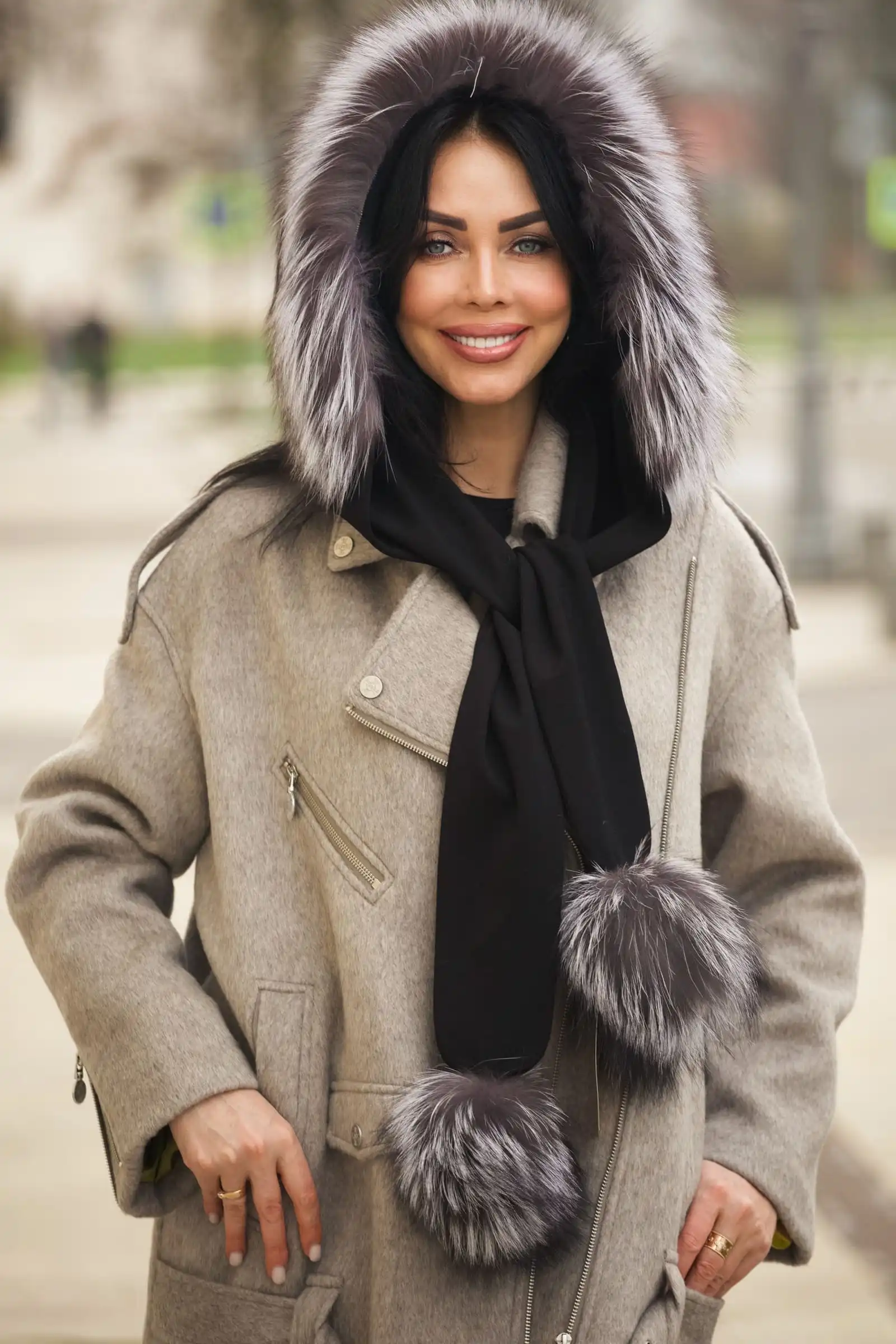 Капор с мехом чернобурой лисы/финского песца MIA