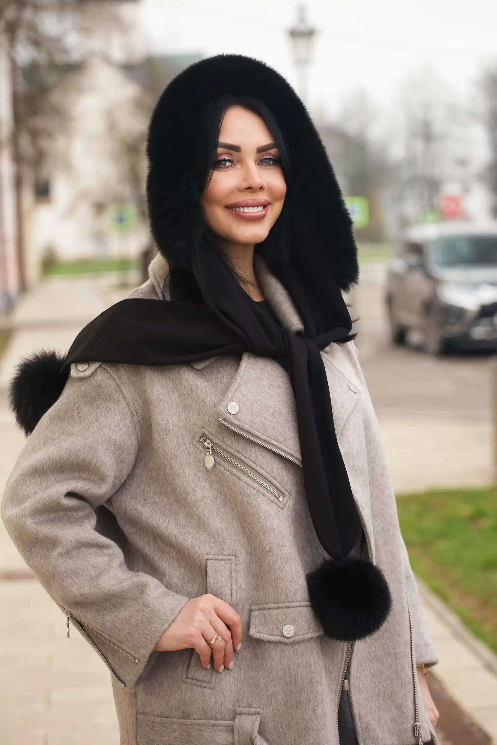 Капор с мехом чернобурой лисы/финского песца MIA