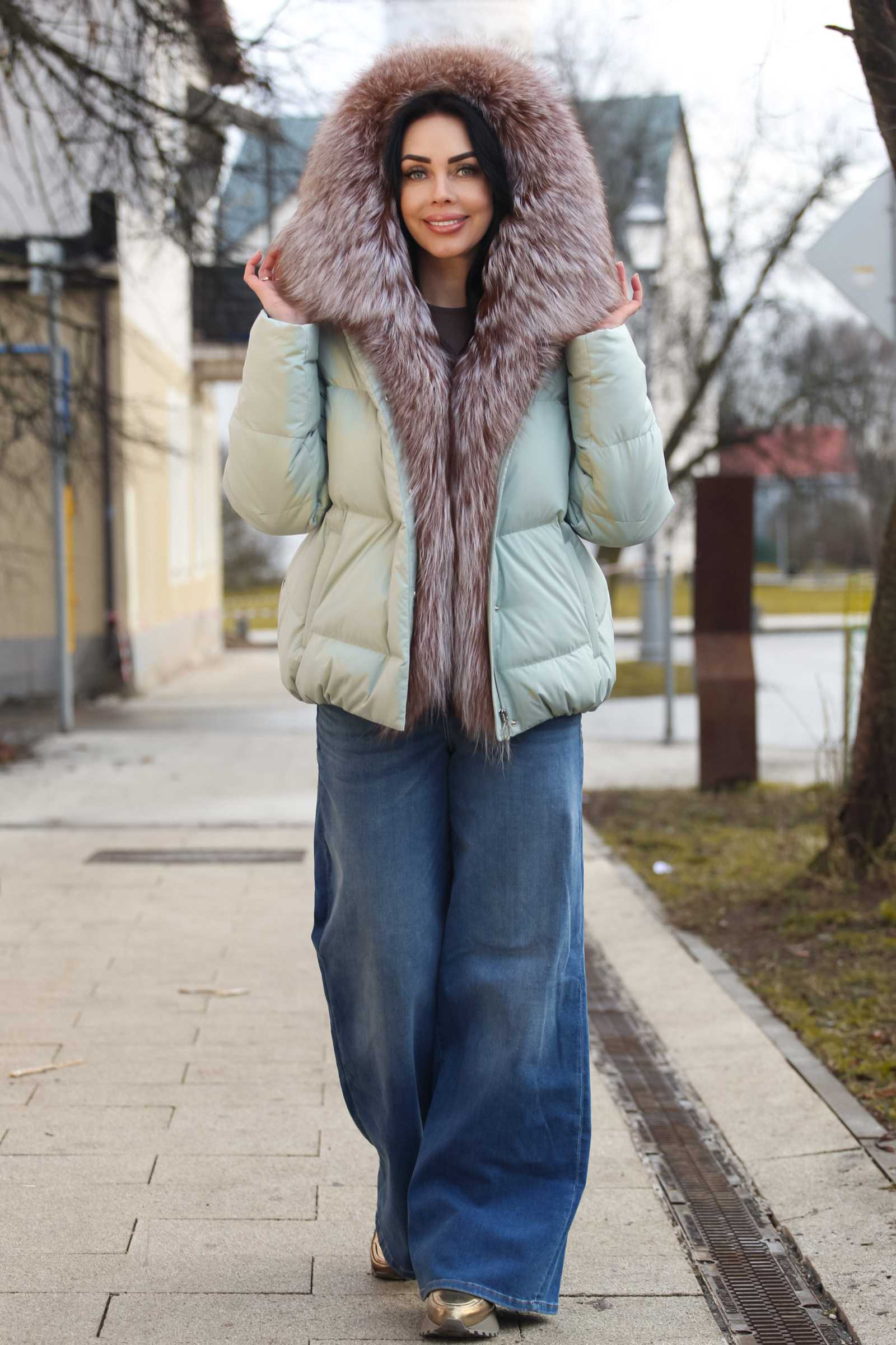 Купить пуховик с мехом чернобурой лисы SANNY