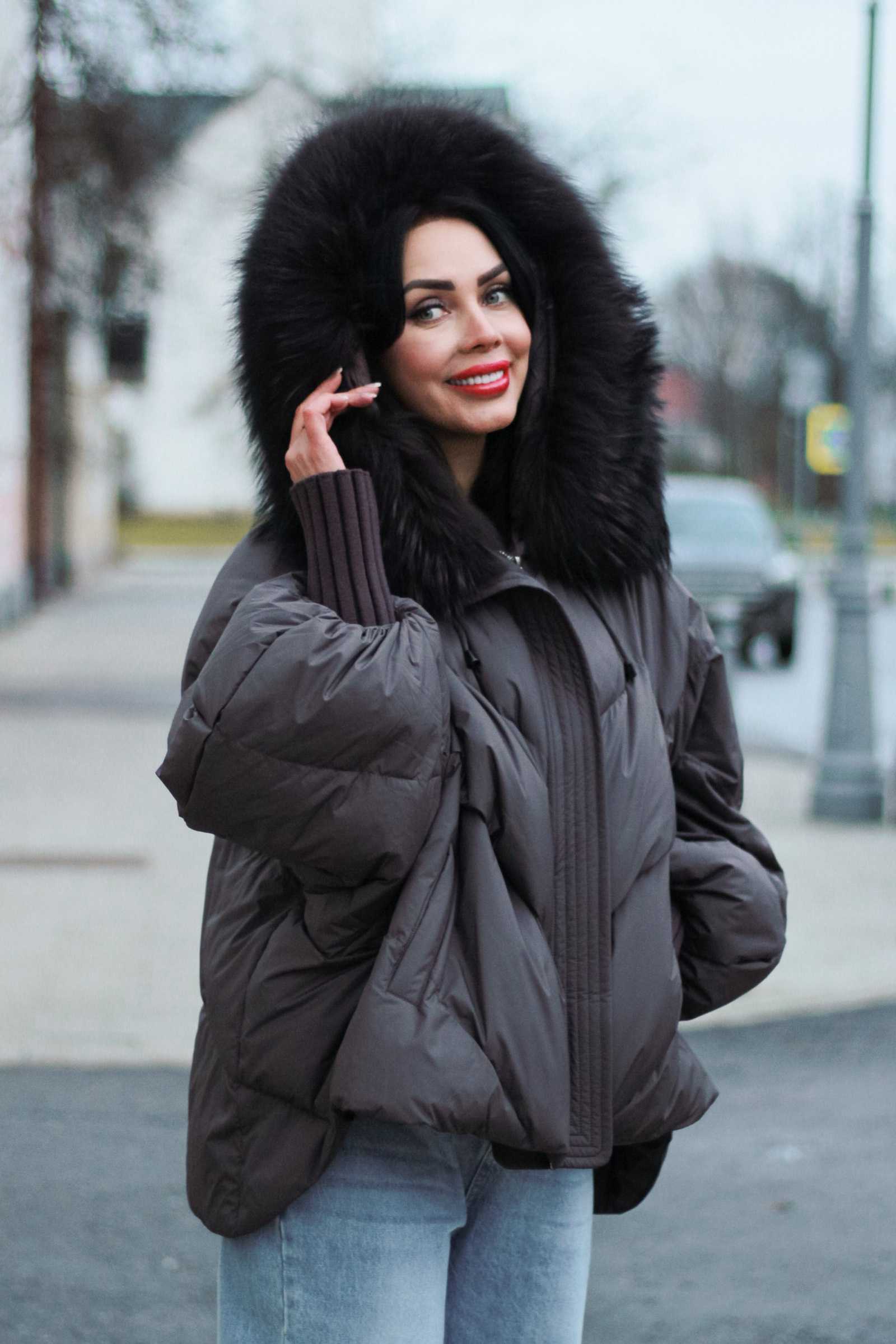 Пуховик c мехом финского енота IZZI цвет капучино