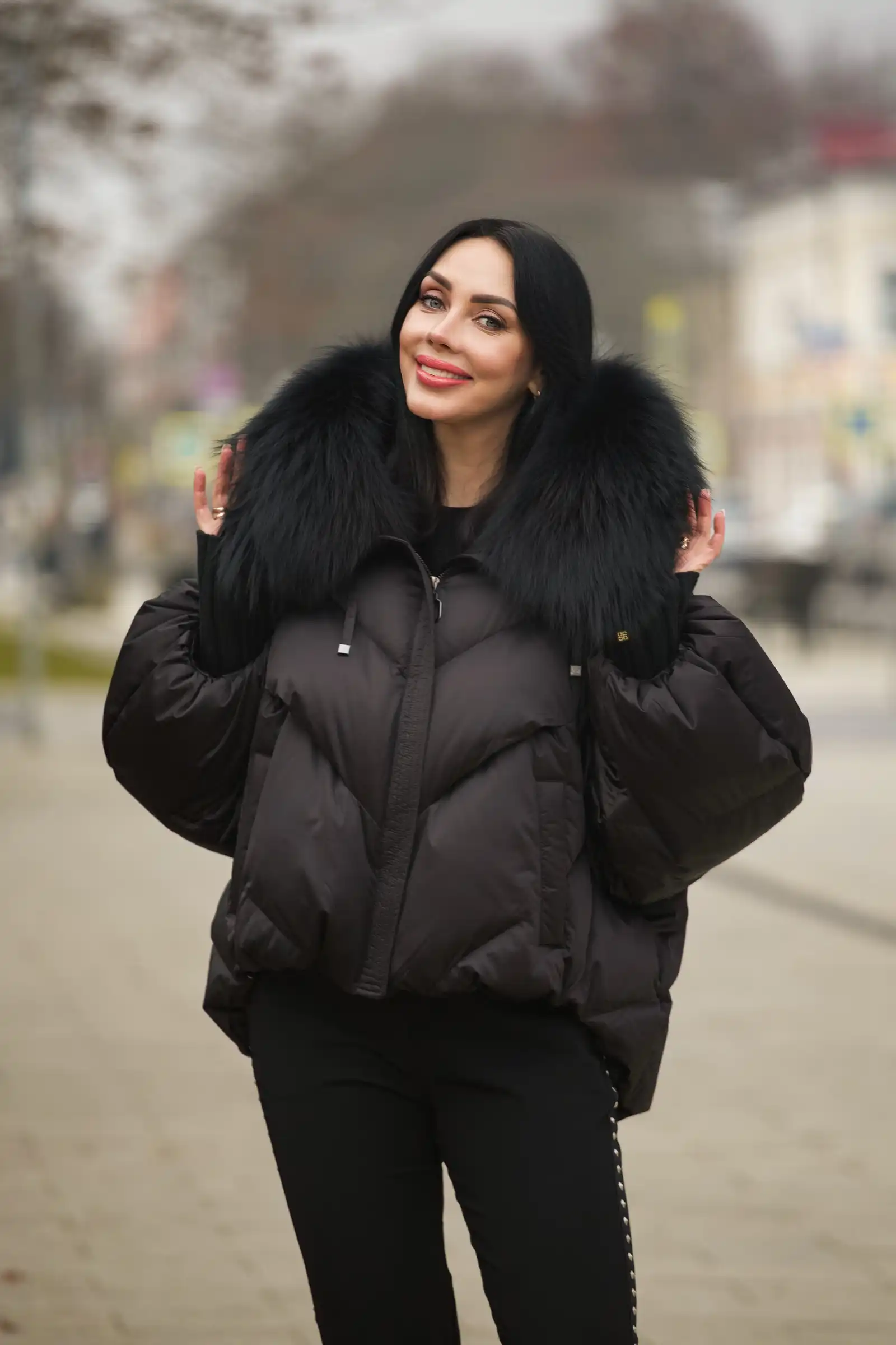 Пуховик c мехом чернобурой лисы IZZI