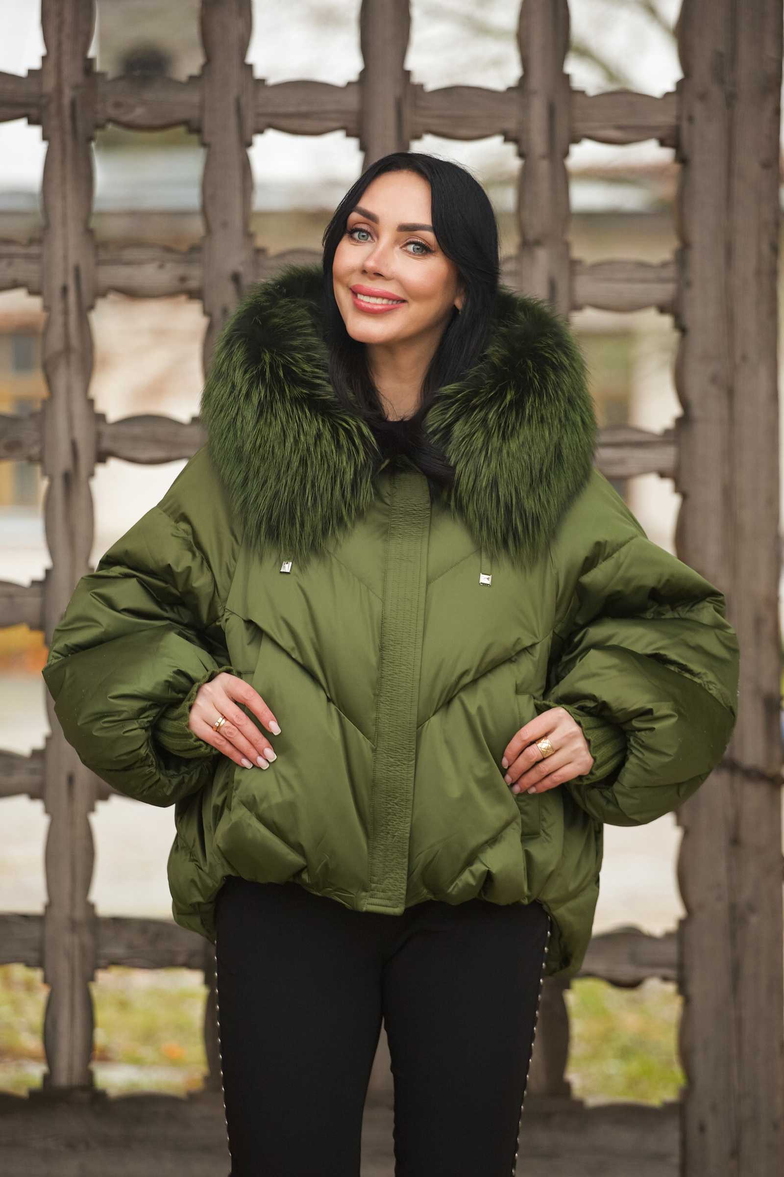 Пуховик c мехом чернобурой лисы IZZI цвет изумрудный