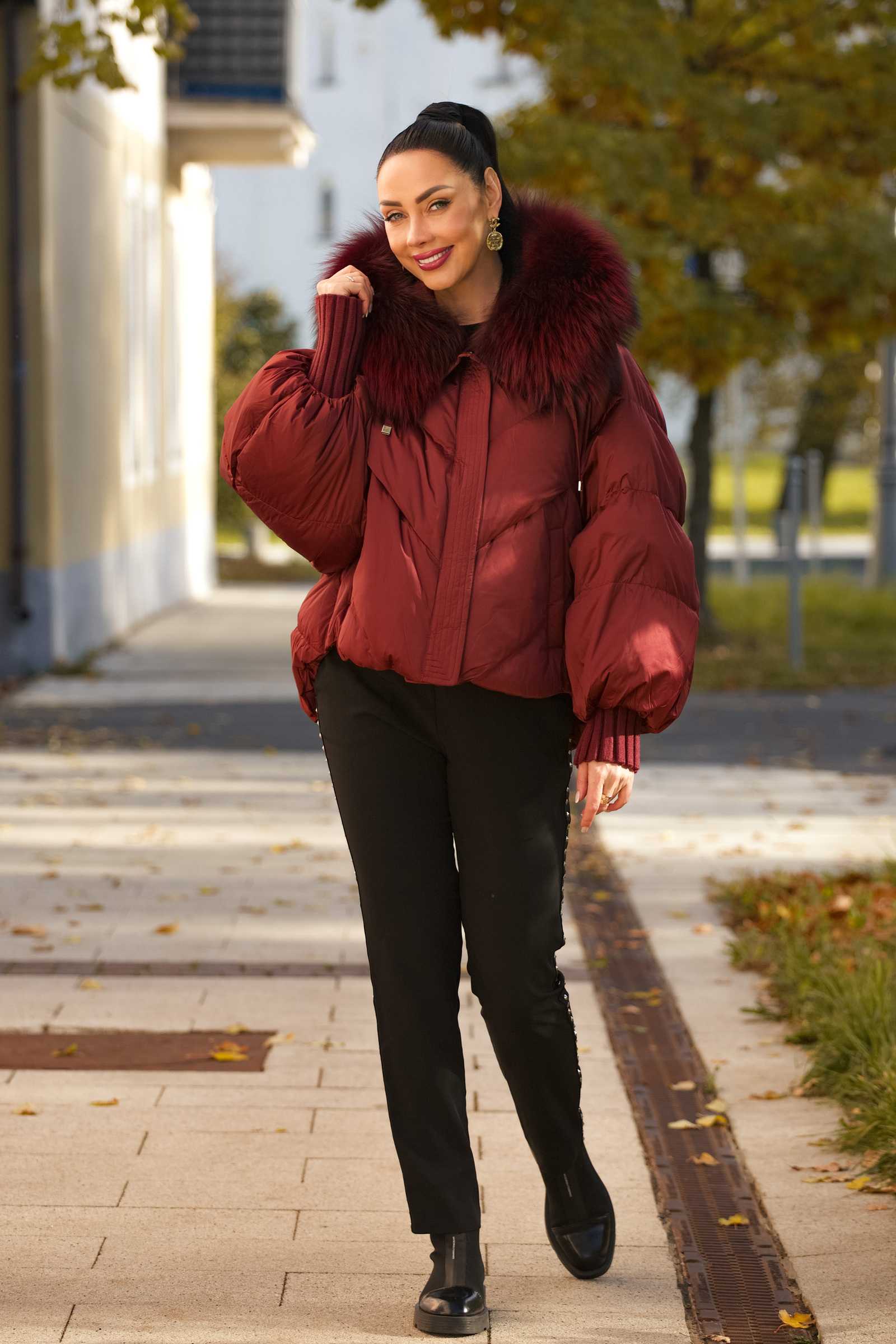 Купить пуховик c мехом чернобурой лисы IZZI