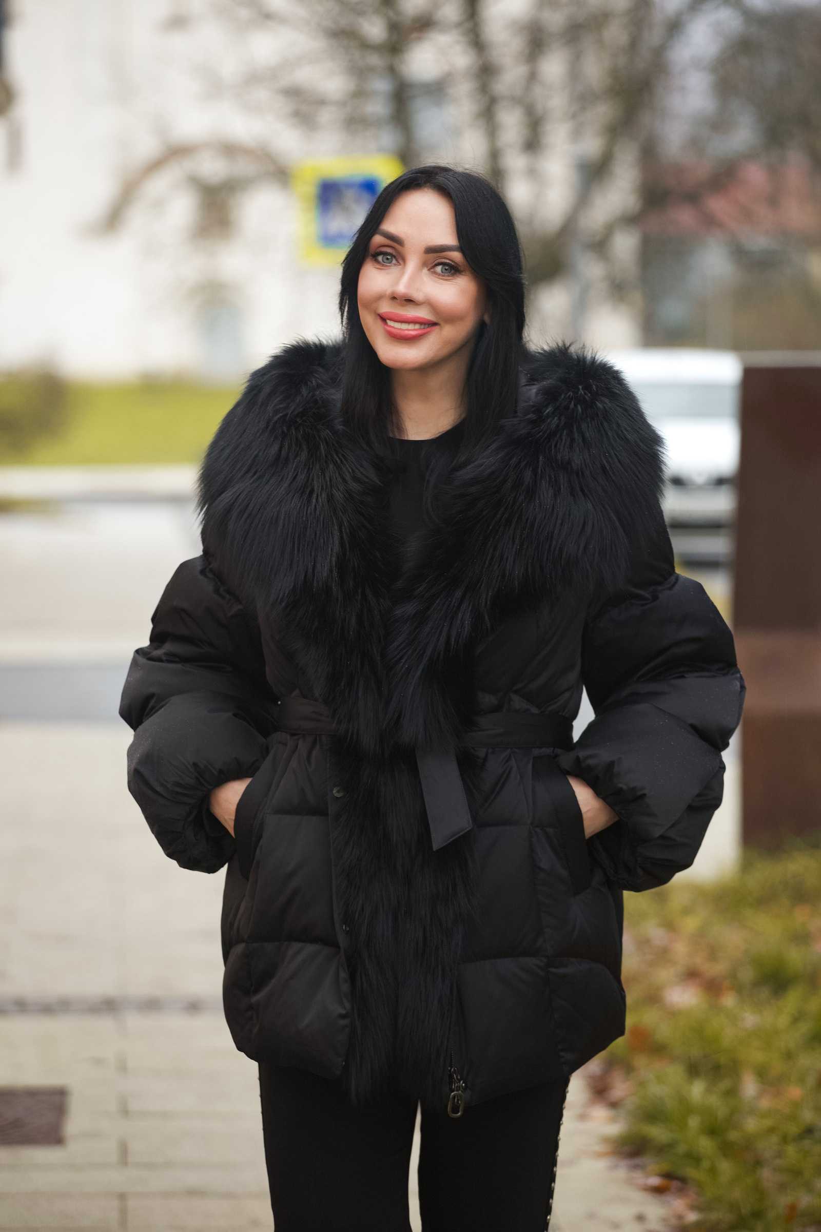 Купить женский пуховик с мехом чернобурой лисы LEONARDA