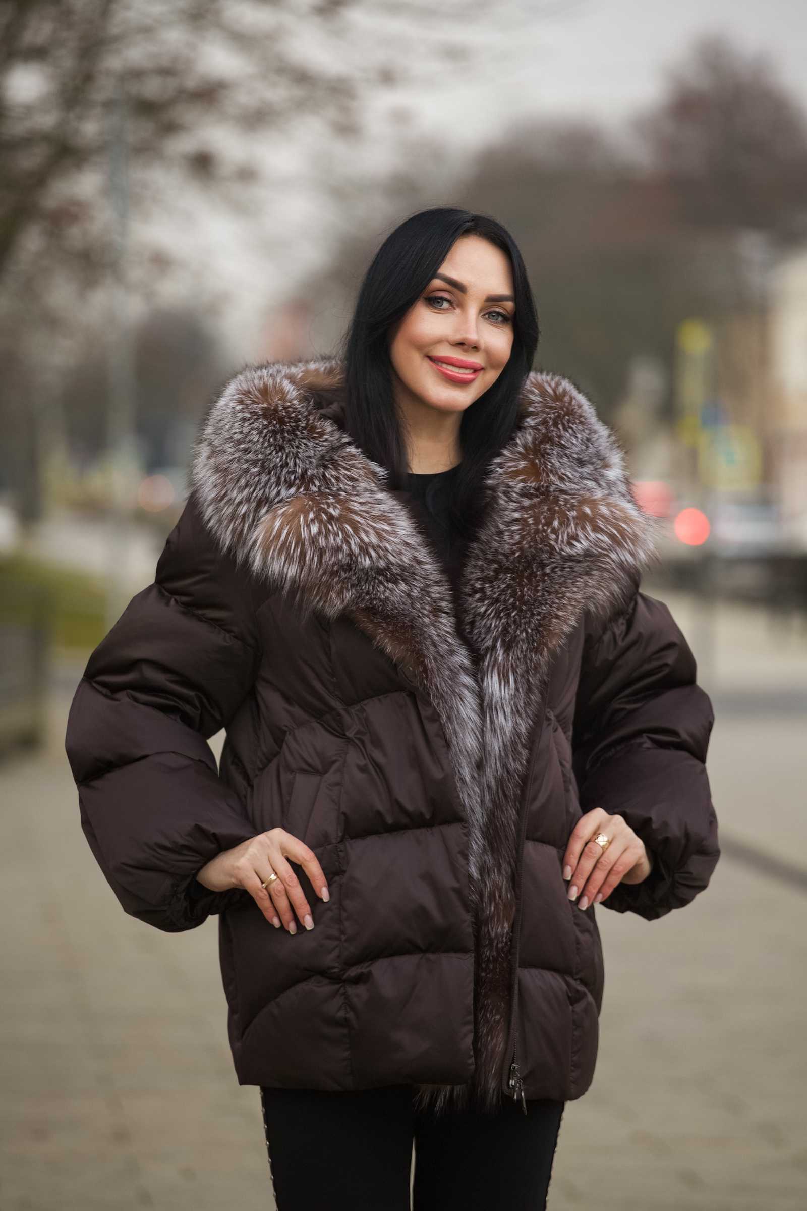 Пуховик с мехом чернобурой лисы LEONARDA цвет мокко