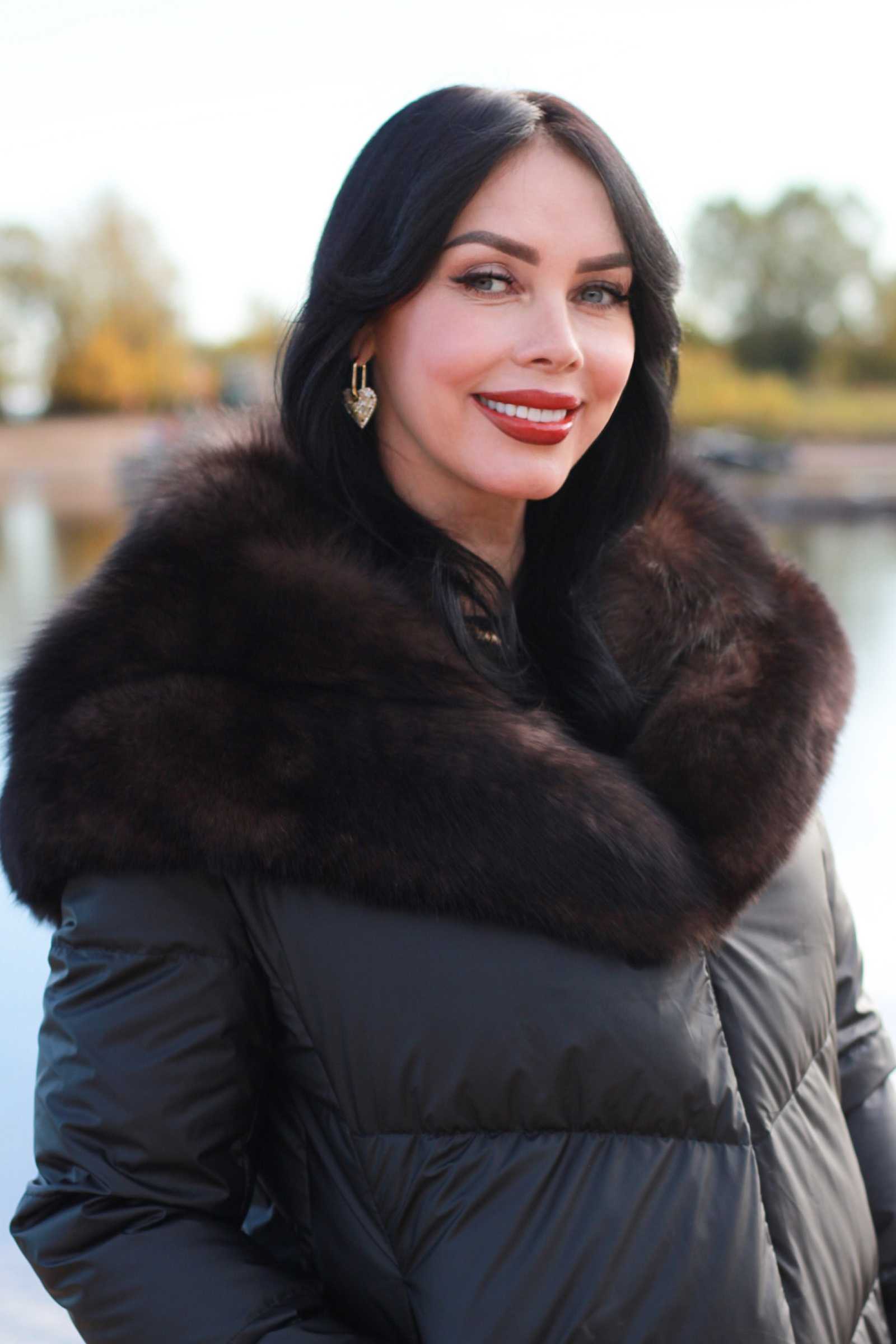 Купить пуховое пальто с мехом песца под соболь AMELIA