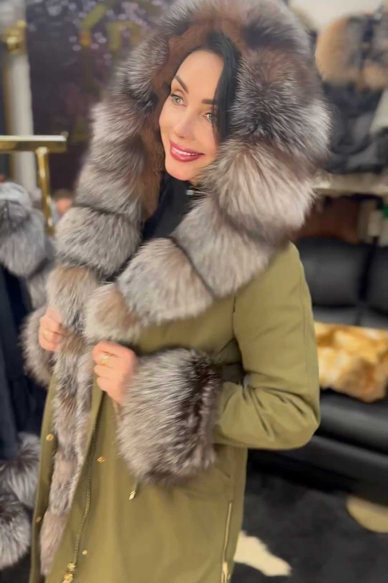 Купить женскую зимнюю парку с мехом чернобурой лисы RIMA