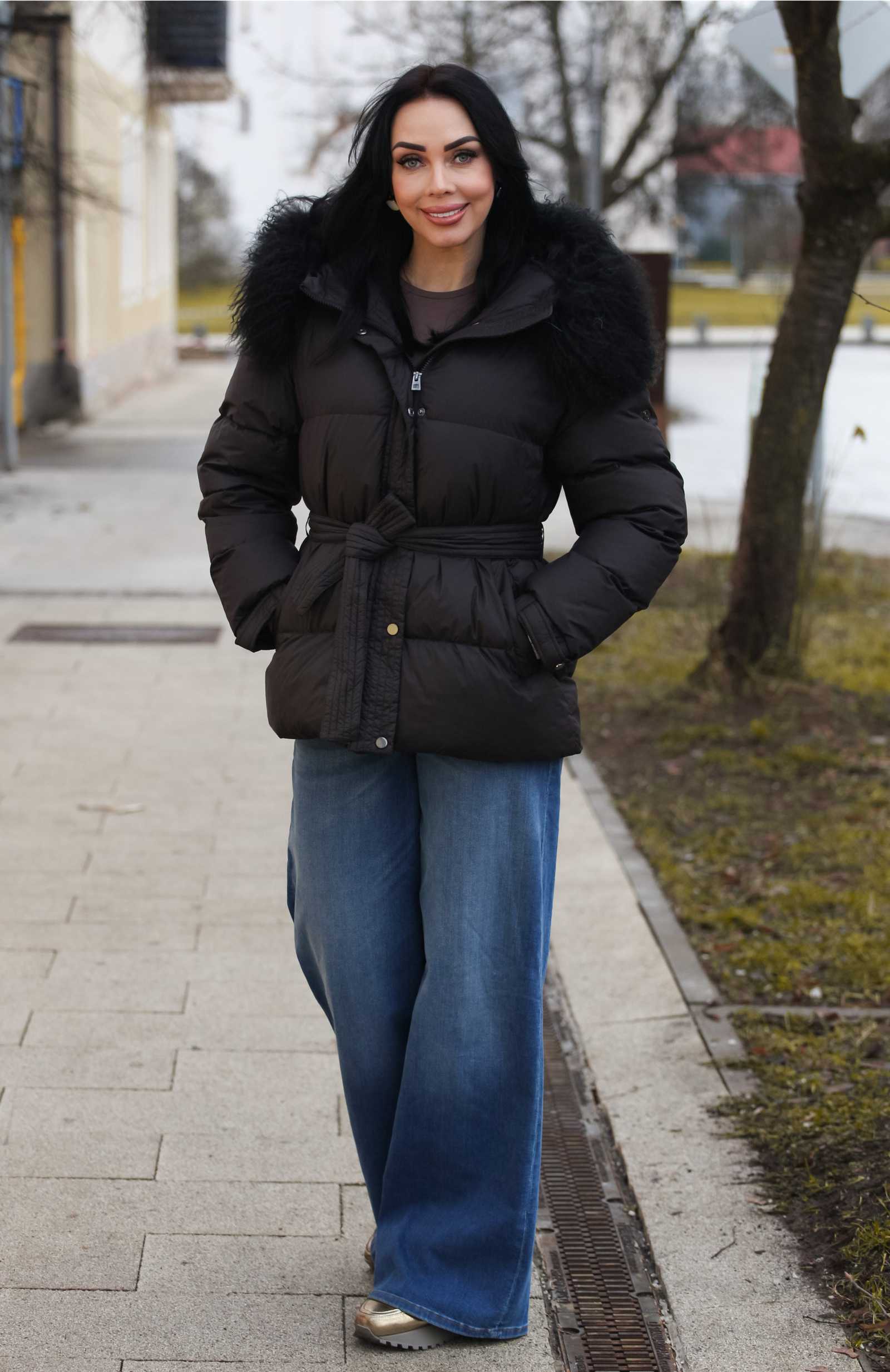 Купить женский пуховик с мехом ламы LANA