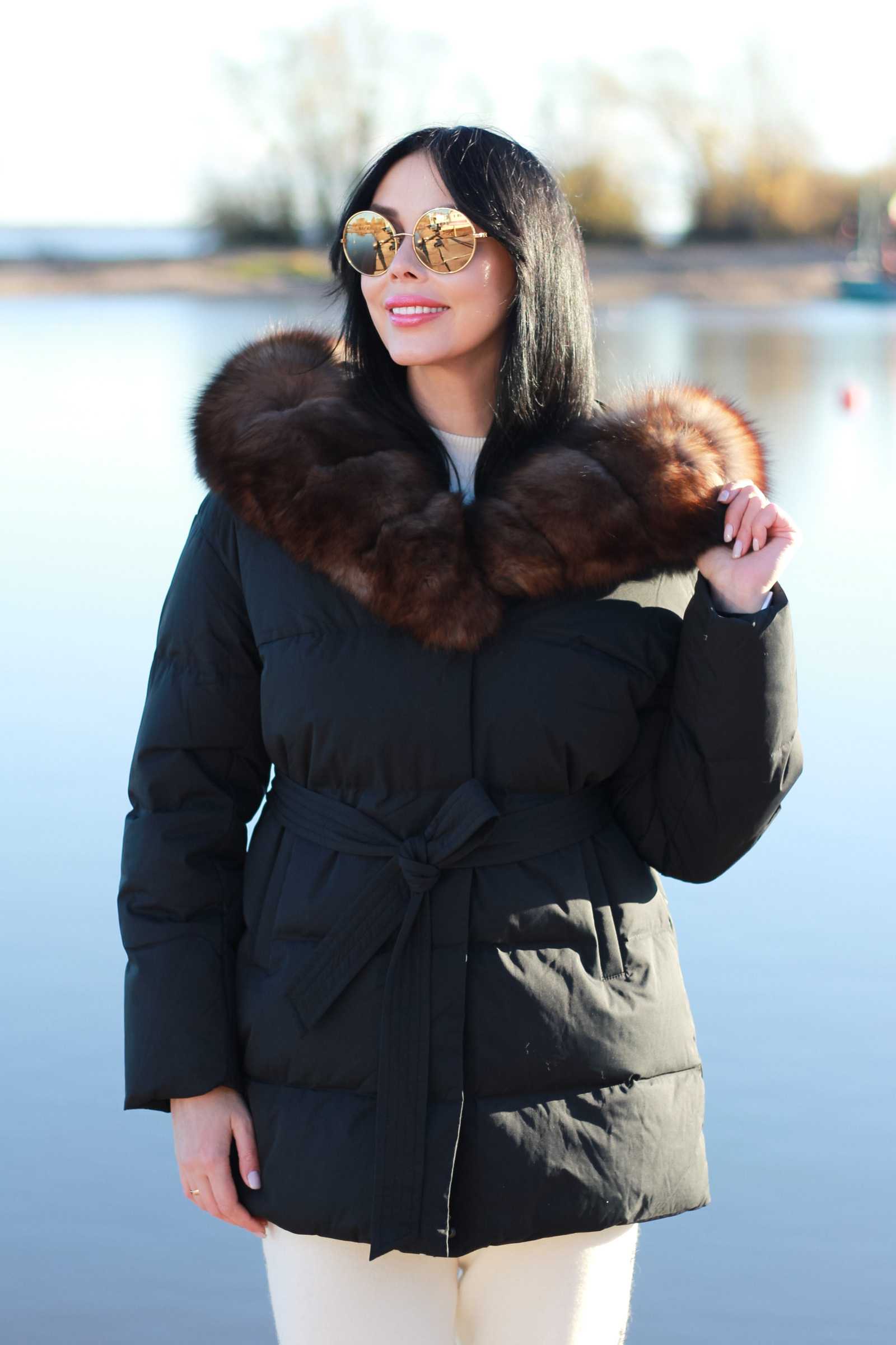 Купить короткий женский пуховик с песцом ADELINA