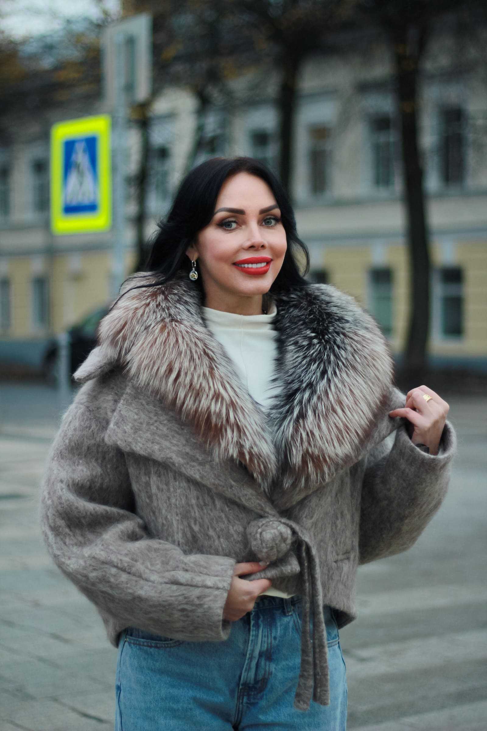 Купить женский пуховую куртку из шерсти с мехом чернобурки LOLA