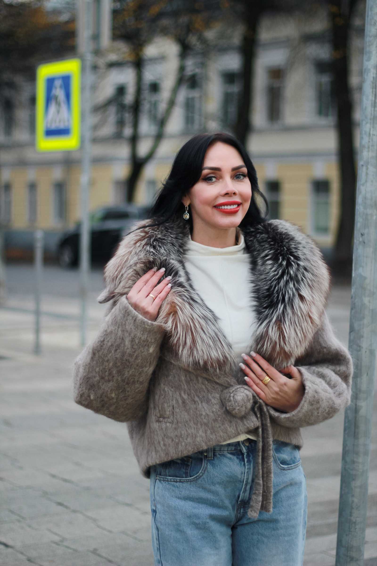Купить женский пуховую куртку из шерсти с мехом чернобурки LOLA