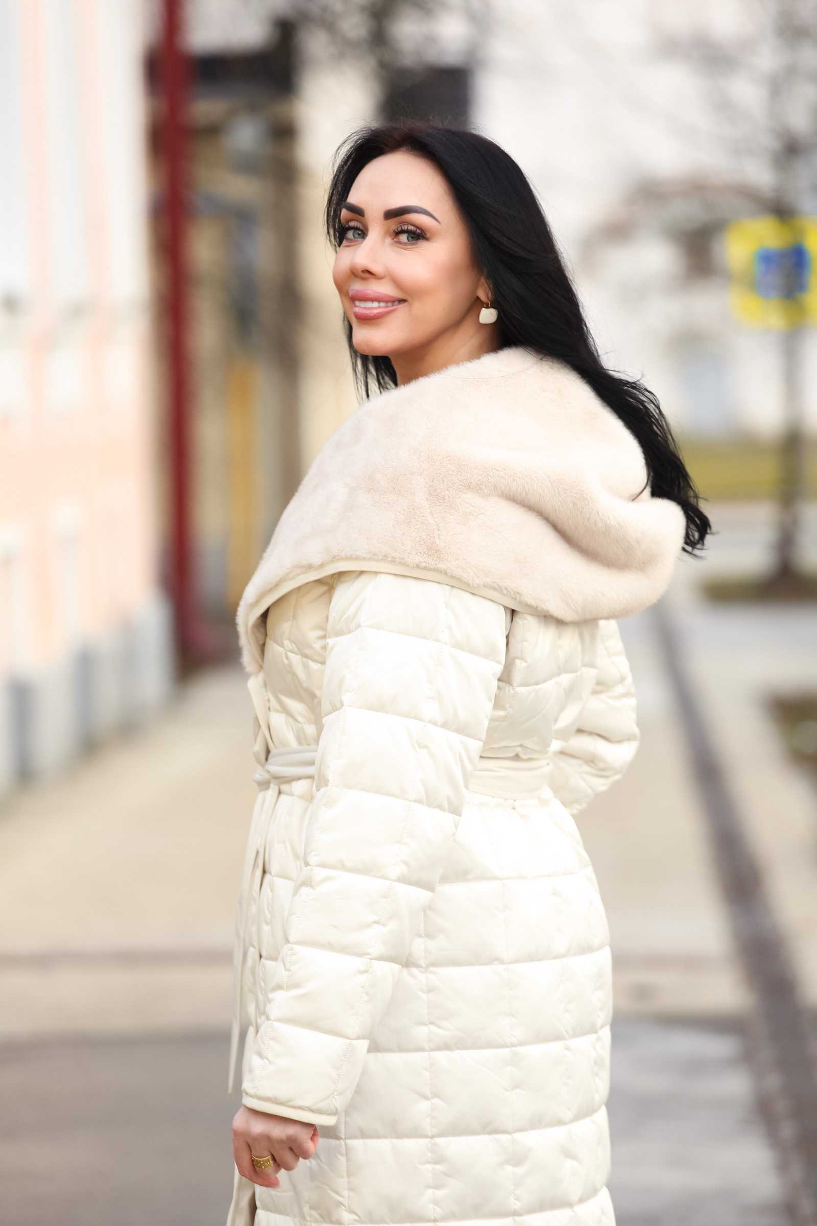 Женское зимнее стеганое пальто DIVA с капюшоном из эконорки — купить от 50 до 58 размера | Patania DIVA