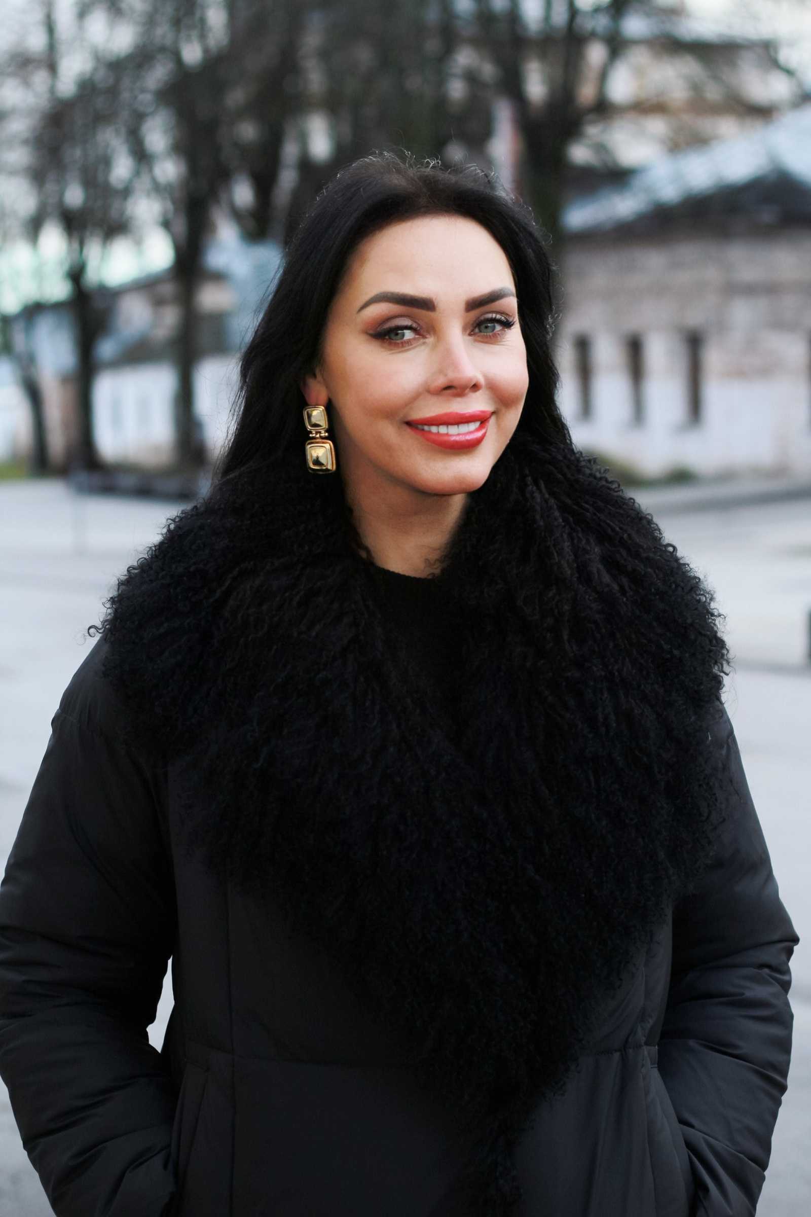 Купить длинное зимнее пуховое пальто INGRID с мехом ламы INGRID