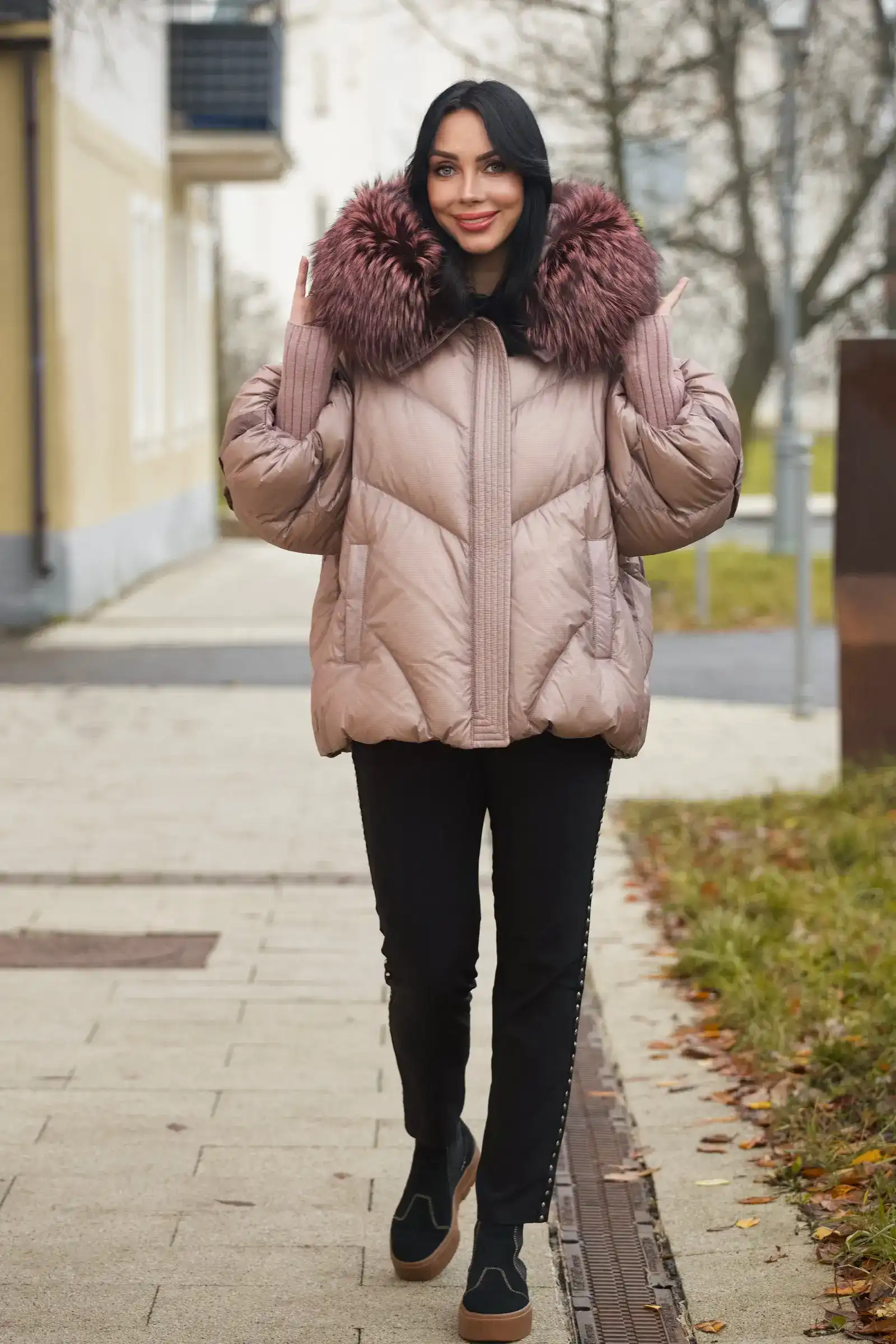 Пуховик с мехом чернобурой лисы IZOLDA