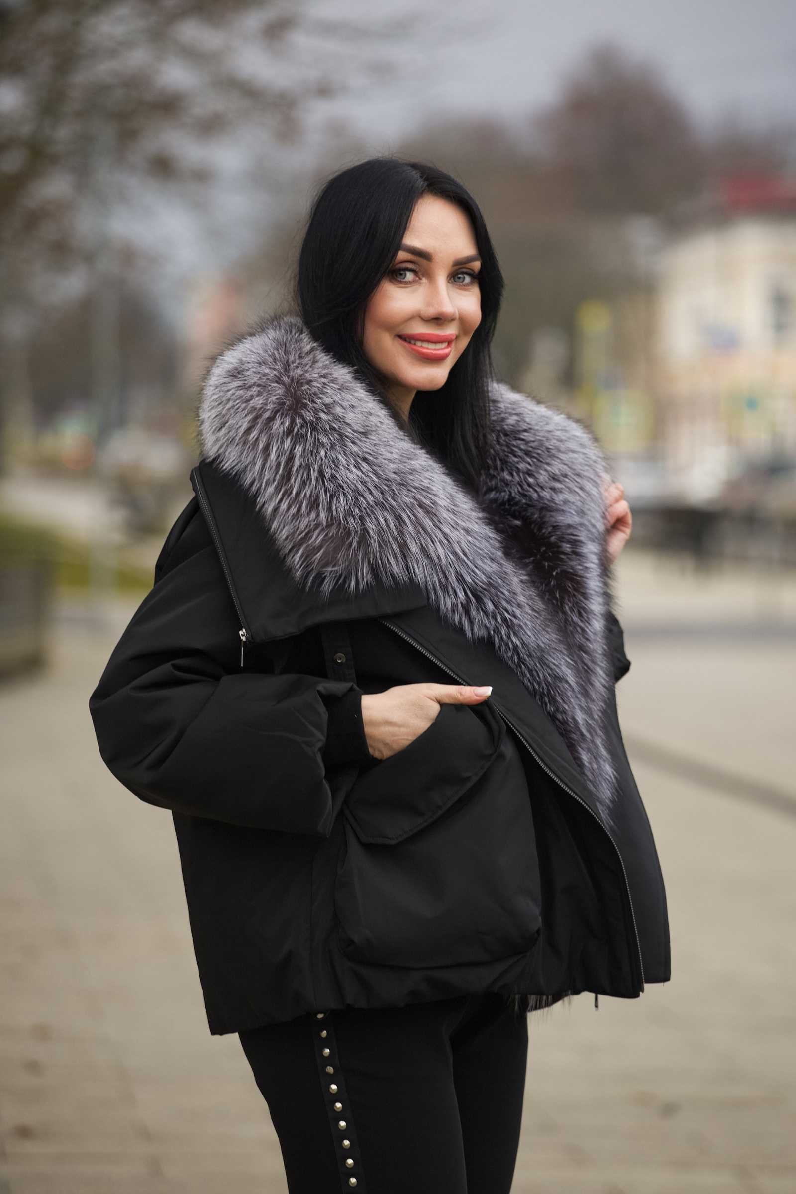 Купить пуховик с мехом чернобурой лисы BARBARA