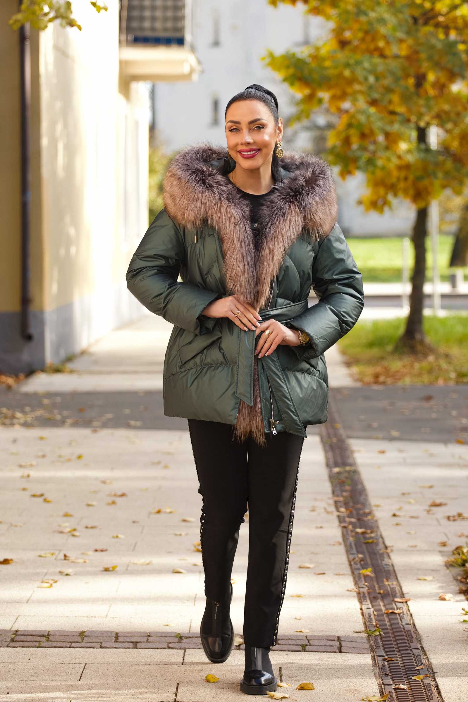 Купить пуховик c мехом чернобурки BRITA