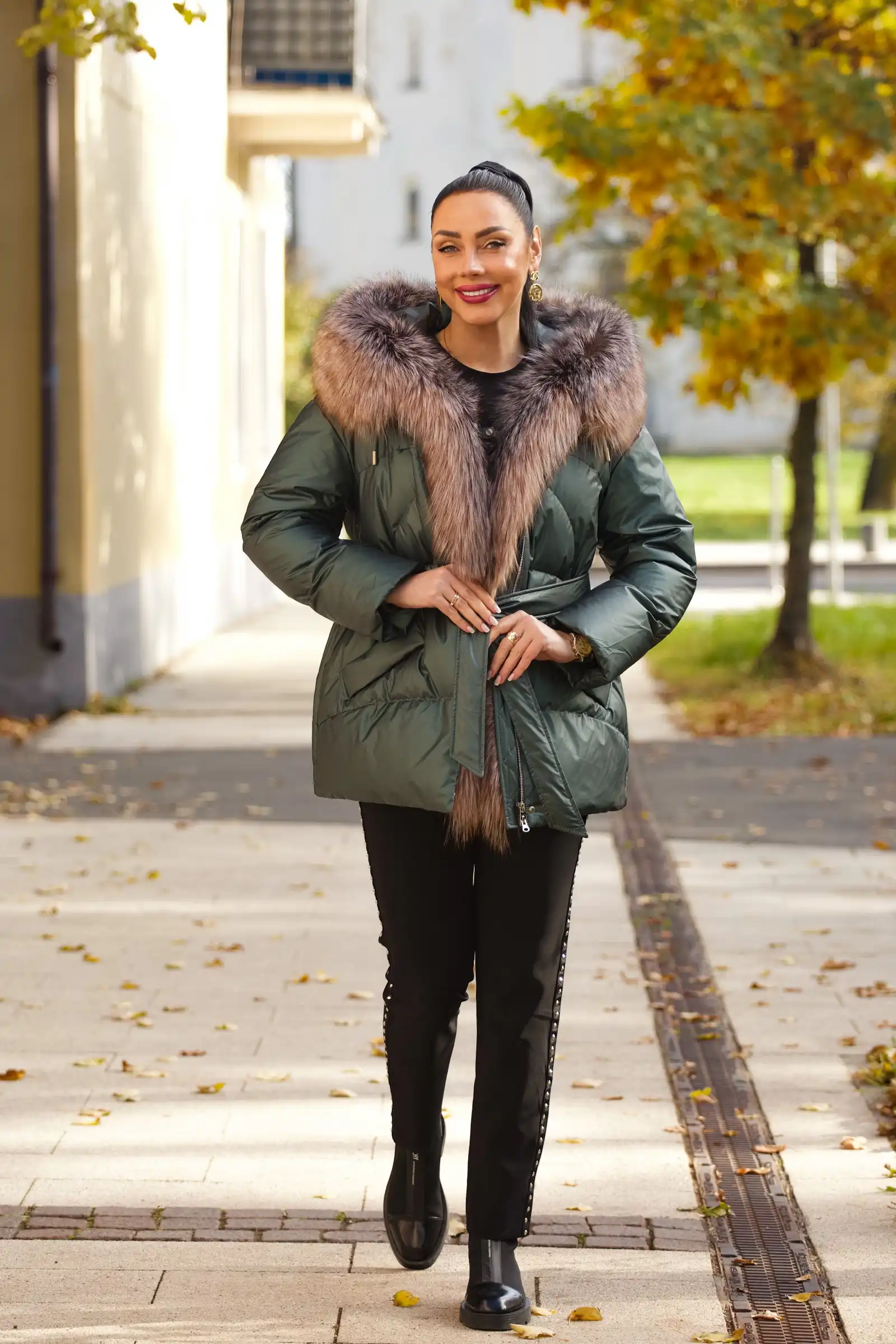 Пуховик c мехом чернобурой лисы BRITA