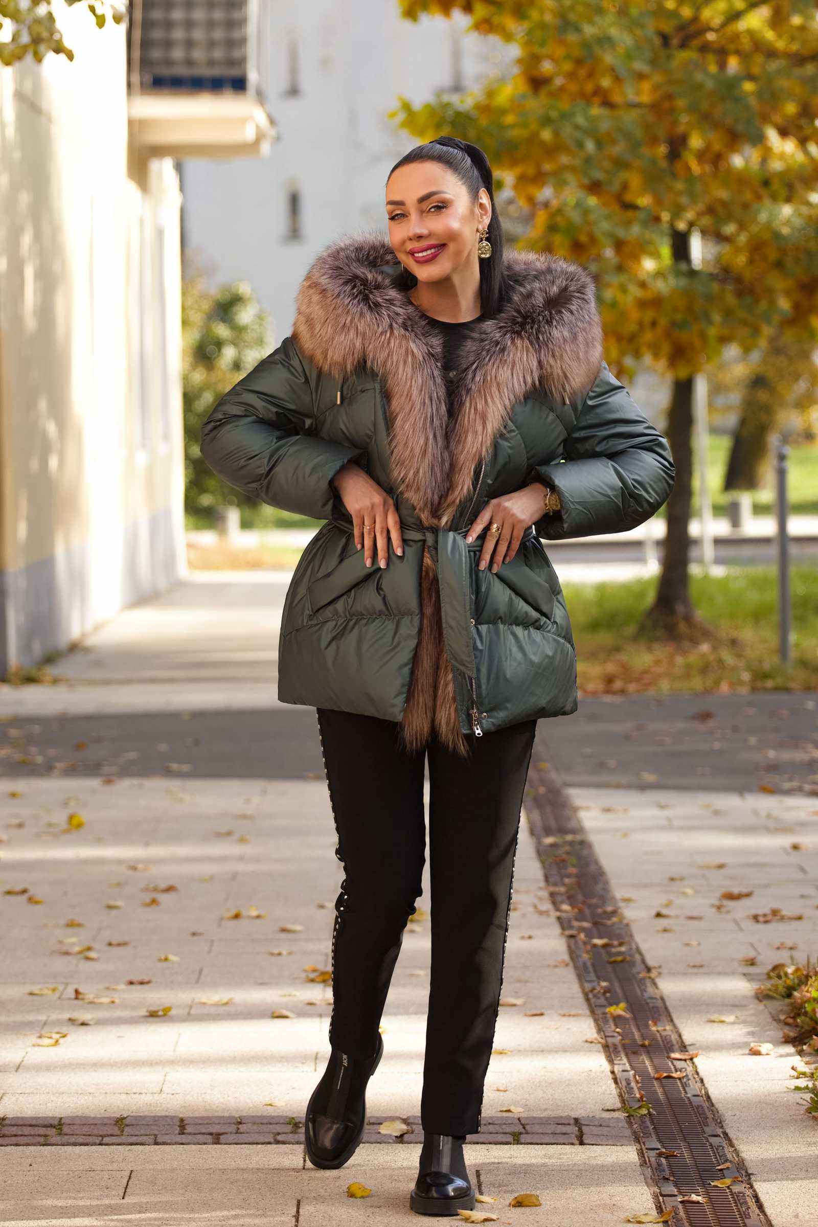 Купить пуховик c мехом чернобурки BRITA