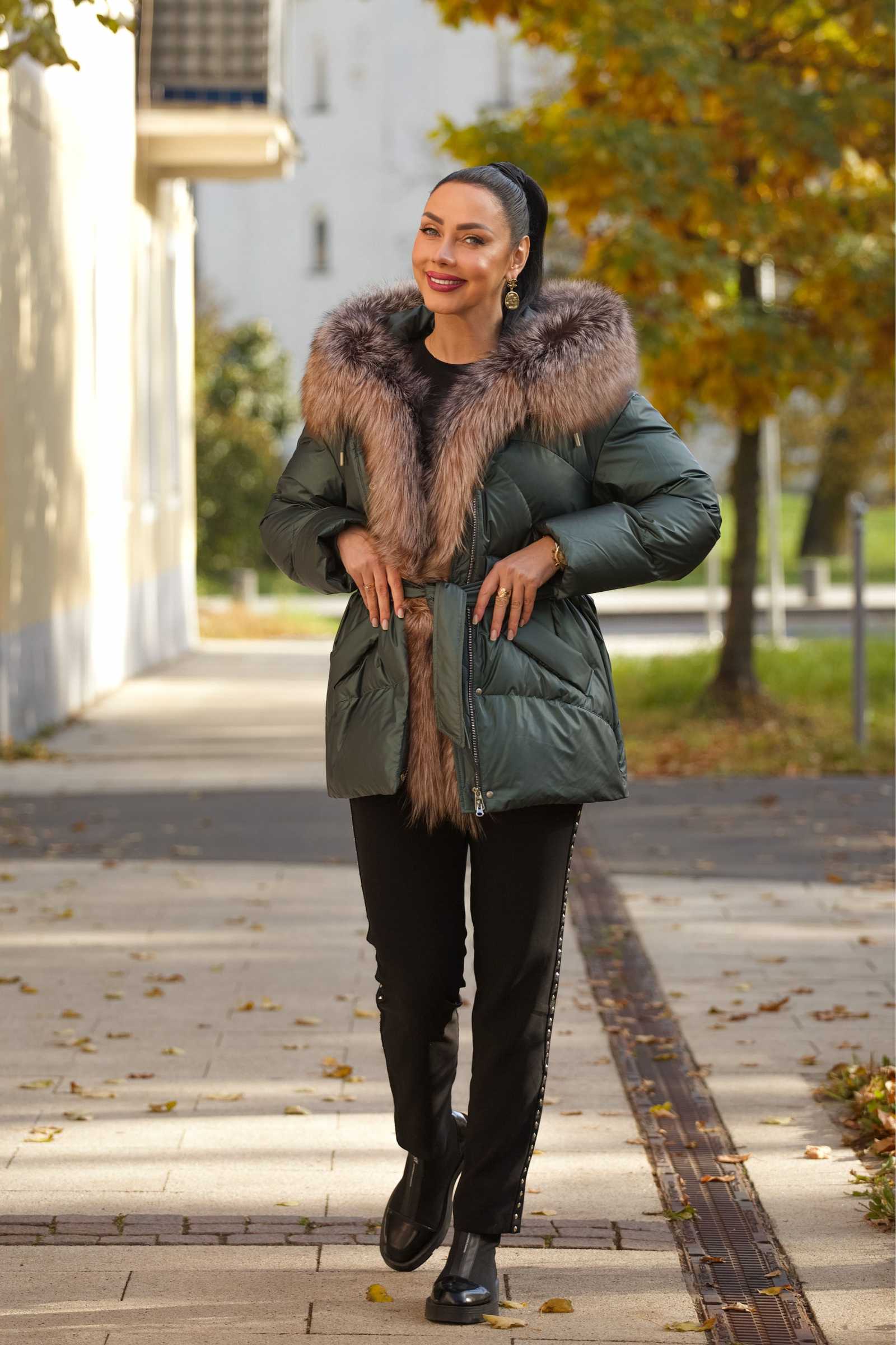 Купить пуховик c мехом чернобурки BRITA