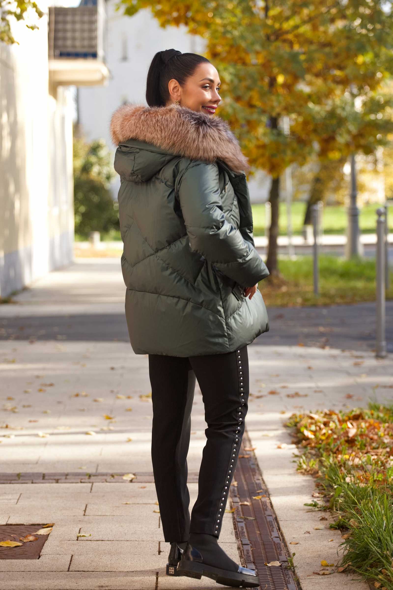 Купить пуховик c мехом чернобурки BRITA