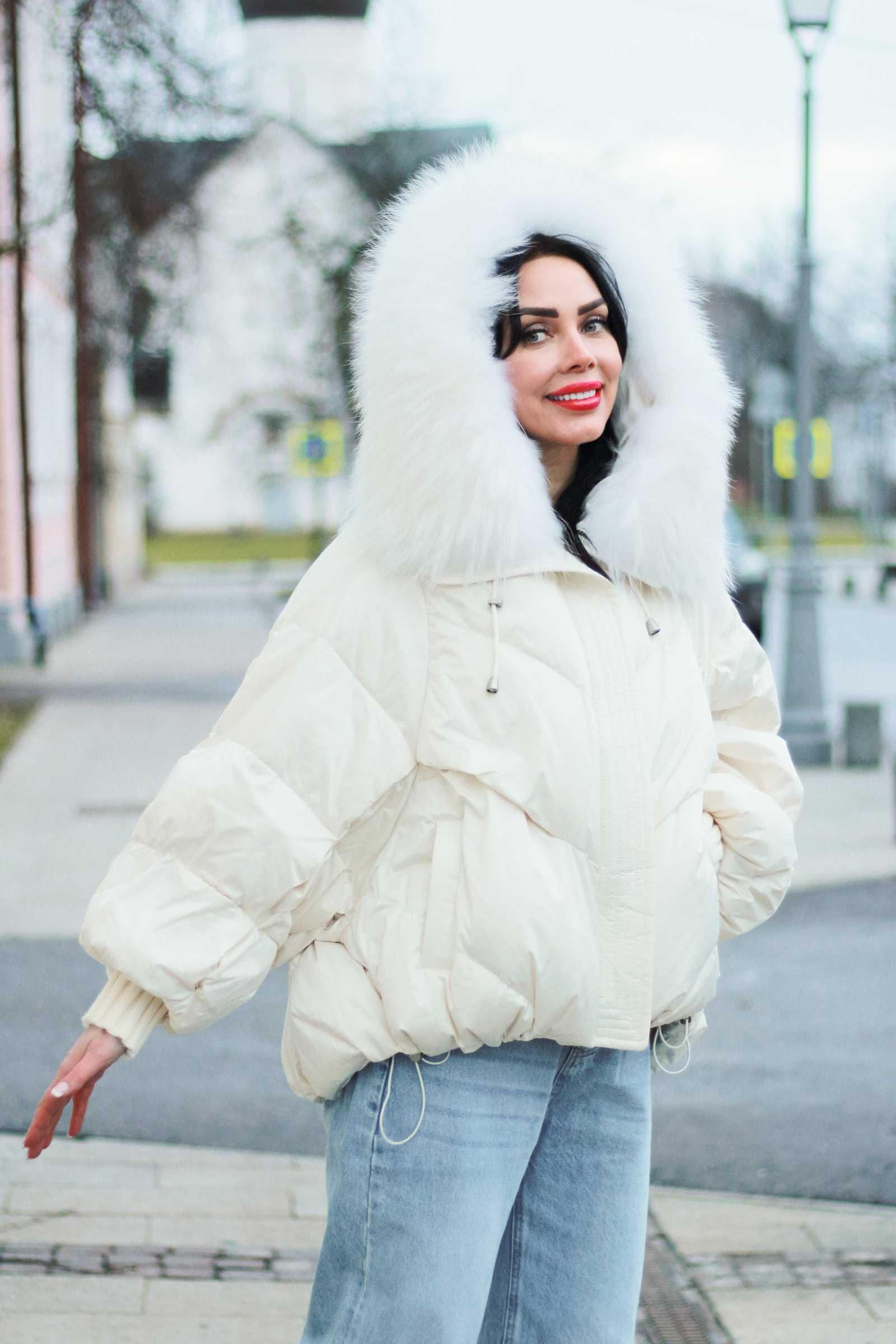 Купить пуховик c мехом финского енота IZZI