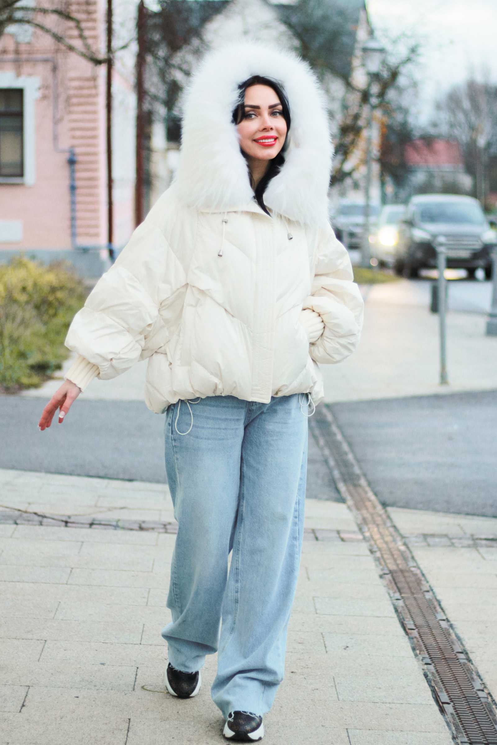 Купить пуховик c мехом финского енота IZZI