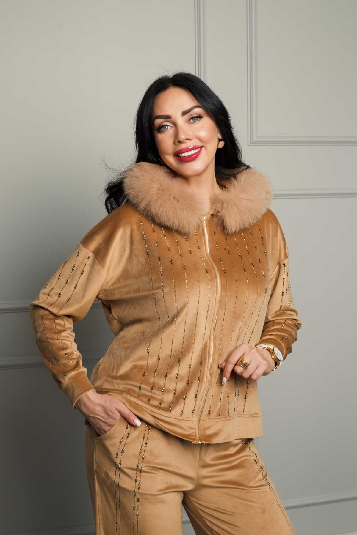 Купить женский велюровый костюм с мехом песца VELAR