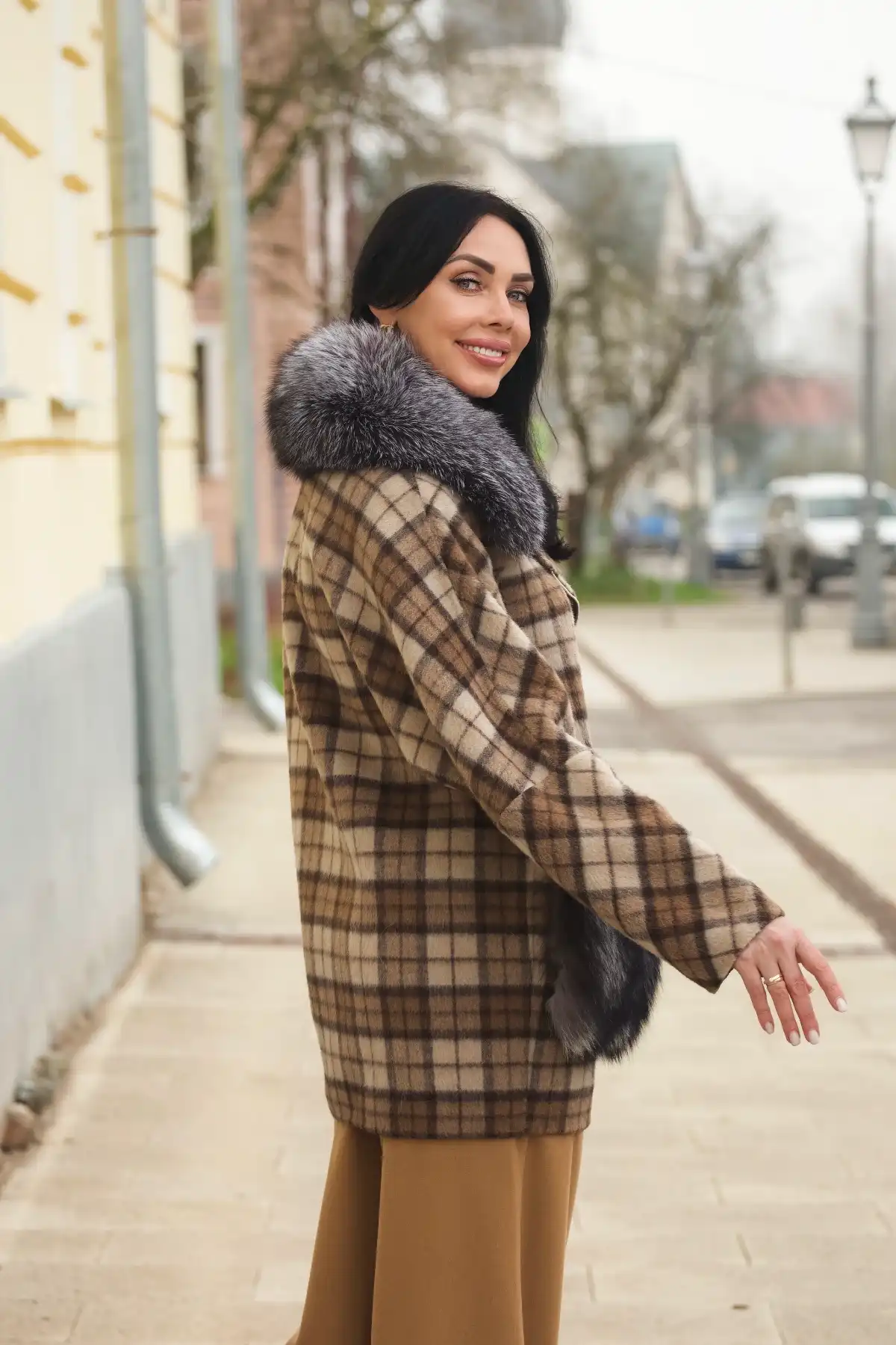 Пальто с мехом аукционной лисицы